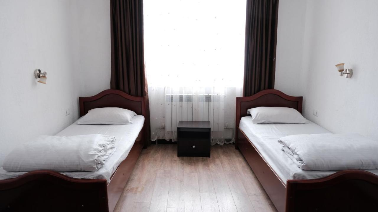 Apple Hostel Bishkek Luaran gambar